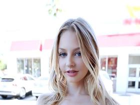 ロスで有名なイン●●トバーガーの痩せ巨乳ウエイトレスを待ち伏せナンパして謝礼交渉でどこまでやってくれるのか?ジェンナ(31) サンプル動画サムネイル